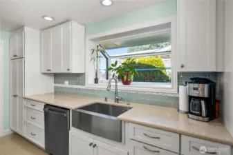 Garden window, stainless steel sink, new dishwasher!