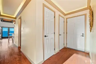 Crown molding with indirect lighting in the hallway.