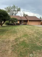 Like new rambler in quiet location with 77 ft waterfront on Chambers Lake.