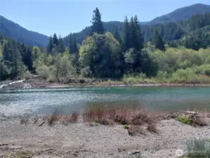 Cowlitz River Beach Area