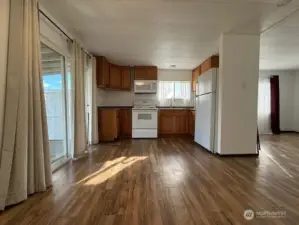 Kitchen w eating space