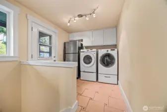 Washer/Dryer & beverage fridge
