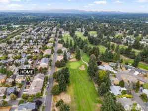 Located close to Safeway, QFC, Gas pumps, Golf Course and many other restaurants. Elementary School is close also.