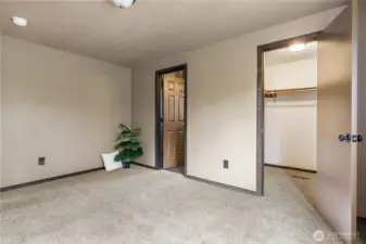 Showing the walk in closet