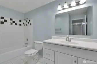 Full Bath off Hallway