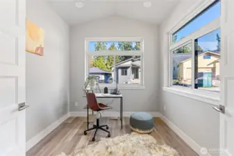 A vaulted private office on the first floor with lots of natural light, and privacy French doors. Or can be used as a reading nook/library, morning fitness or yoga room...