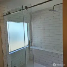 Large Easy to Access Walk-in Shower