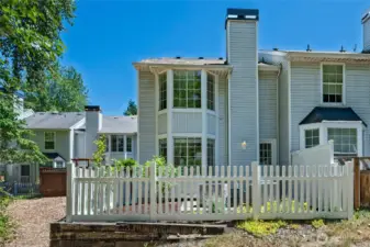 Private end townhome, fully fenced