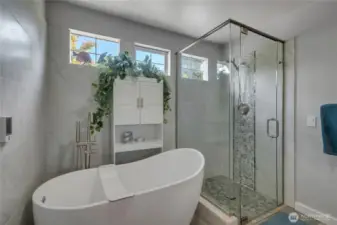 Upper Floor Primary En Suite Bath