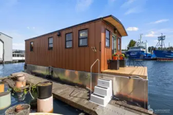 Side entrance view of houseboat