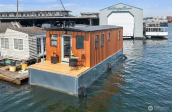 Front of houseboat