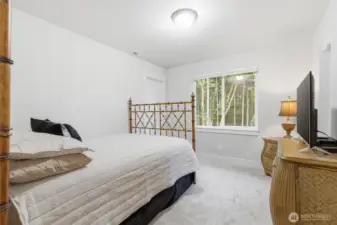 Second upper level bedroom