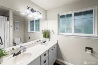 Upstairs hallway bathroom.13911 113th Ave Ct E, Puyallup, WA 98374