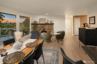 Open and cozy at the same time