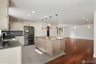 Custom Founder's Choice soft close cabinets with under-cabinet lighting and handy inside cabinet pull out drawers.