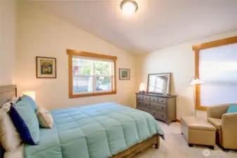 Main Floor: Guest bedroom