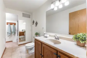 Primary bath w/ tons of room