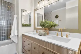 More of the primary bath!