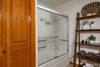 Shower/jetted tub.