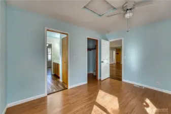 Both Bedrooms have small walk-in closets...