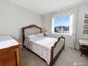 Guest bedroom w/ walk in closet!