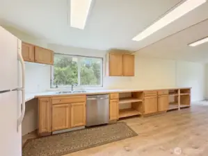 This view shows all the work area you have for fixing your meals or baking.