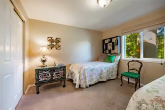 Guest bedroom. Good size.