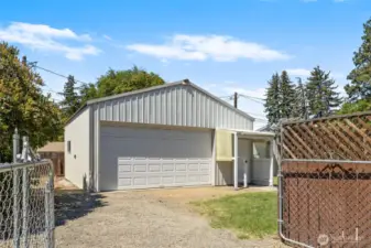 24 X 24 outbuilding with storage and a bonus room!