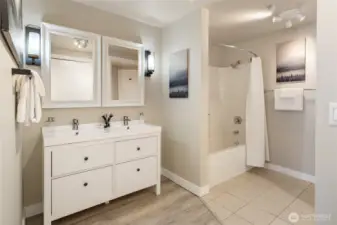 Full bathroom off of the primary, that the second bedroom also has access to.