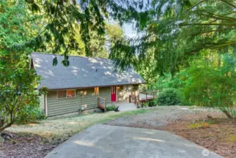 Flat pull-through driveway