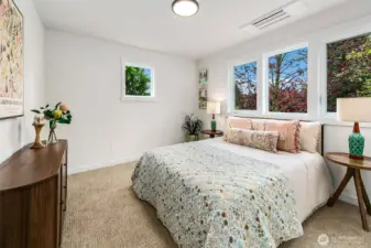 Large 2nd floor bedroom