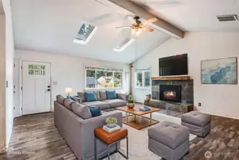 living virtually staged