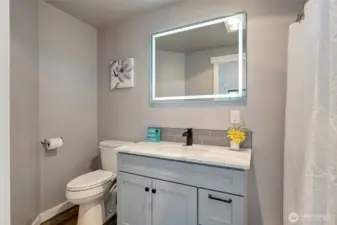 Smart mirror/Quartz countertops