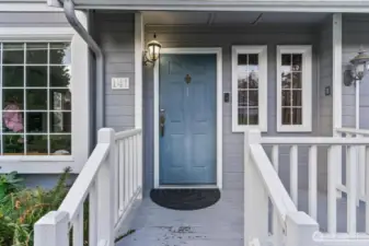 Inviting covered front porch!