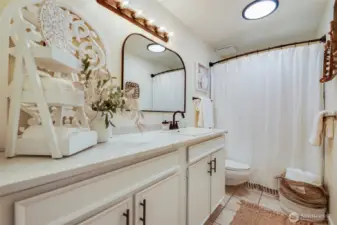 main floor bath with full tub