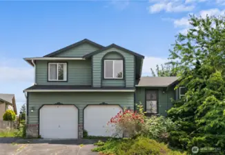 Welcome to 6916 54th Pl NE!