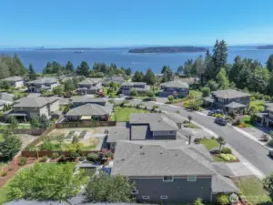 Neighborhood views, so close to Manchester to enjoy the beach, restaurants and services