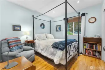 2nd bedroom