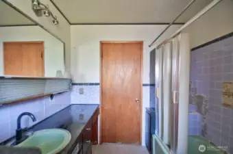 Full bathroom