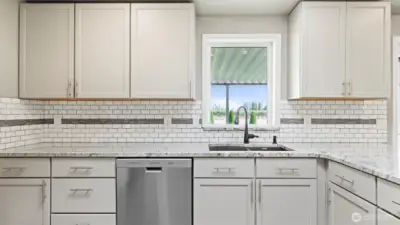 Updated kitchen w/ granite counters