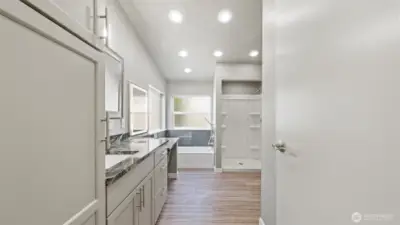 Spa-inspired bath w/ soaking tub