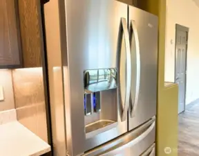 Stainless steel appliances comes with the kitchen.
