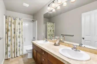 Upper level main/guest bath