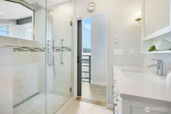 Upstairs 3/4 hall bath