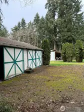 Additional garage for parking/storage