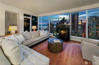 grand living area- room for a piano