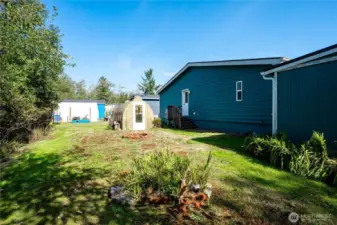 The large back yard also has a green house.
