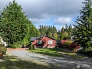 Front of house w/ driveway