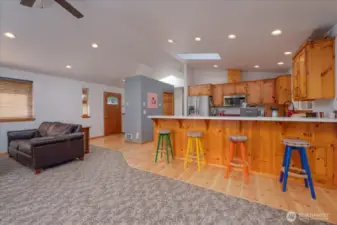 Main kitchen/serving or eating bar