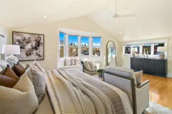 Peek-a-boo views of the Space Needle from this room.